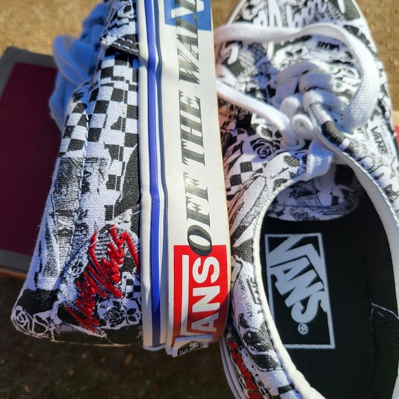 Vans - Picture 2 of 4